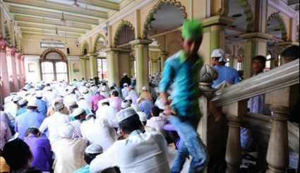 Muslims Worldwide Mark Holy Fasting Month