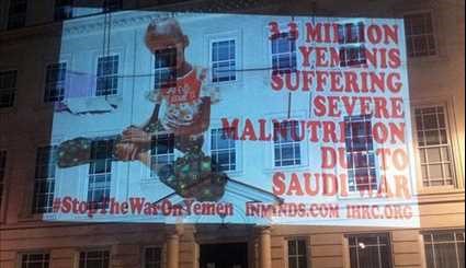 صور لأطفال اليمن على جدران سفارة آل سعود في لندن