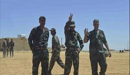Syrian Army Fortifies Positions at Border with Iraq