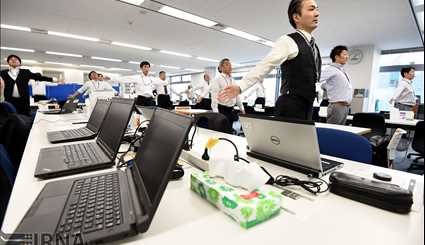Exercise in Japanese offices / Pictures