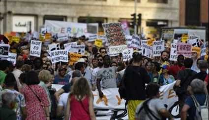Barcelona Protest to Support Refugees Draws Thousands