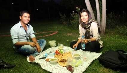 موائد الافطار في متنزهات طهران