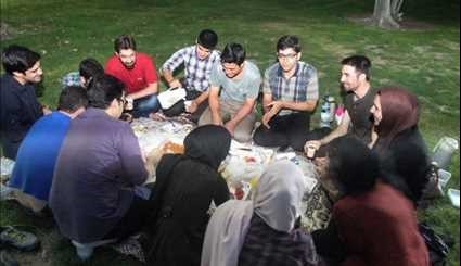 موائد الافطار في متنزهات طهران