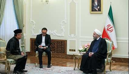 5 new envoys submit credentials to President Rouhani