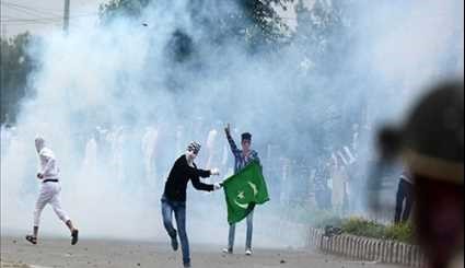Clashes Erupt after Eid Prayers in Kashmir