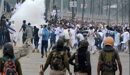 Clashes Erupt after Eid Prayers in Kashmir