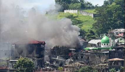 Philippines' Air Force Continues to Strike Militants in Marawi