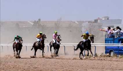 رقابت‌های اسبدوانی تابستانه در بندر ترکمن