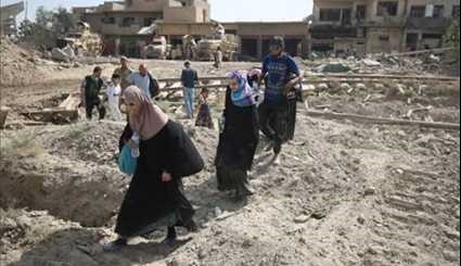 Iraqi Troops Evacuate People from Old City of Mosul