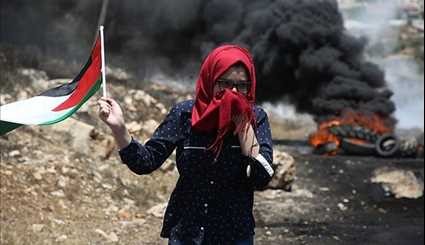 Palestinians Clash With Israeli Soldiers