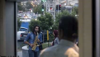 الموسيقى الحية أمام ساحة الجهاد في طهران
