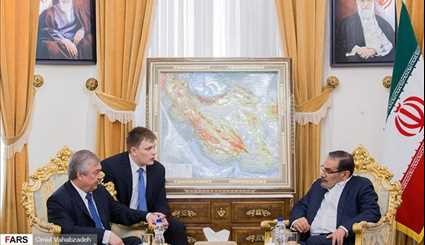 بالصور.. لقاء المبعوث الروسي مع أمين المجلس الأعلى للأمن القومي الايراني
