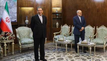 Iran's 1st VP meets with Vietnamese min.