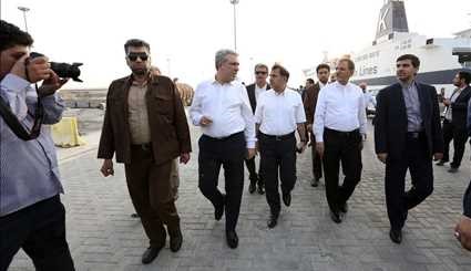 VP opens 7 projects in Kish Island