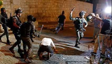 Israeli Forces Continue to Restrain Palestinian Worshipers in Al-Aqsa Mosque
