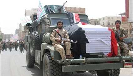 Yemeni Fighters Gather to Express Support for War against Saudi Aggression