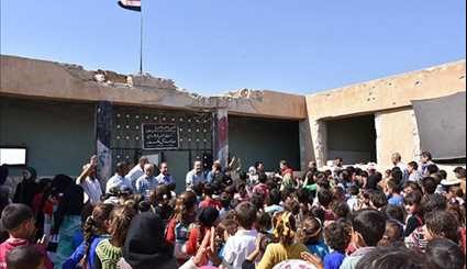 Hundreds of Syrian People Return Home in Deir Hafer