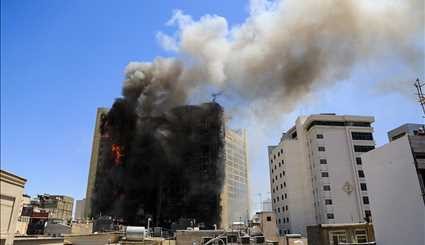 حريق يشب في احدى مباني مدينة مشهد المقدسة/صور