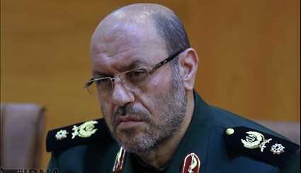 وزير الدفاع الإيراني يستقبل نظيره العراقي