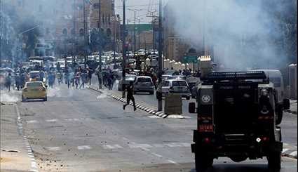 Dozens of Palestinians Injured in New Clashes near E. Jerusalem's Shrine