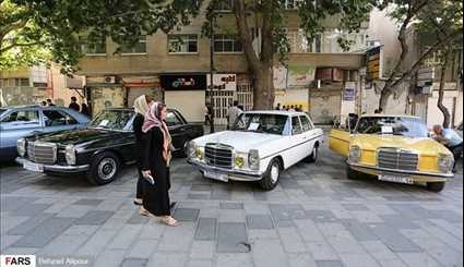 بالصور.. مهرجان للسيارات للكلاسيكية في همدان