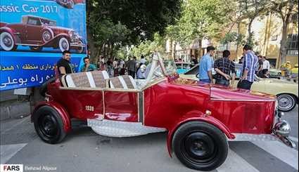 بالصور.. مهرجان للسيارات للكلاسيكية في همدان