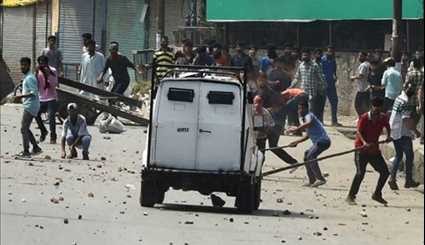 Protesting Mourners Clash with Indian Forces South of Srinagar