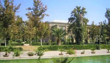 قصر وحدائق جولستان في طهران
