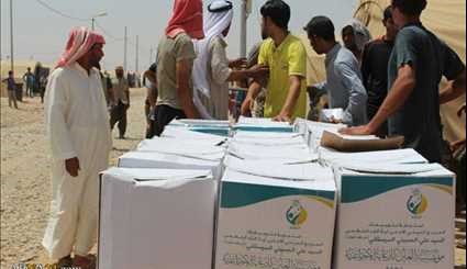 مساعدات انسانية من مكتب المرجع السيستاني للعوائل النازحة من الموصل
