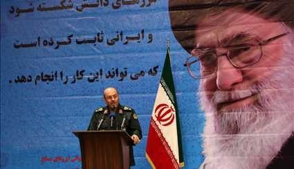 مراسم تقديم وزير الدفاع الإيراني الجديد