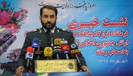 قائد مقرّ خاتم الأنبياء يتحدث للصحفيين في اليوم الوطني للدفاع الجوي الإيراني
