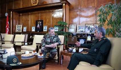 لقاء القائد العام للجيش الإيراني بالقائد العام للحرس الثوري الايراني/ صور