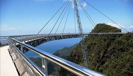 جسر السماء و التلفريك في لانكاوي في ماليزيا