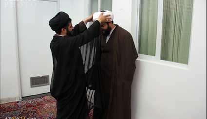 مراسم اعتمار العمامة على يد المرجع الديني آية الله صافي الكبايكاني في يوم عيد الغدير