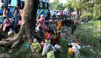 الشحنة الأولي من المساعدات الایرانیة توزع بین اللاجئین الروهینغا