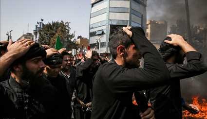 بالصور.. مراسم العزاء في طهران بمناسبة ذكرى استشهاد الامام الحسين (ع)