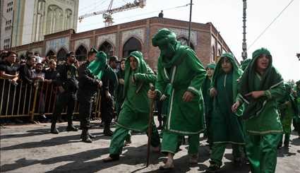 بالصور.. مراسم العزاء في طهران بمناسبة ذكرى استشهاد الامام الحسين (ع)