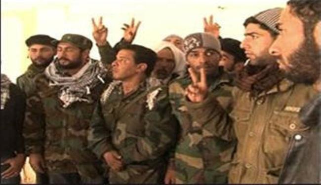 كر وفر بين الثوار وقوات القذافي والاخيرة تقصف مصفاة النفط