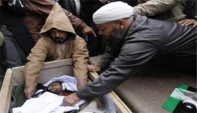  الناتو يتهم قوات القذافي باستخدام المدنيين دروعا بشرية