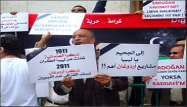 تظاهرات ضد موقف تركيا امام قنصلية انقرة ببنغازي