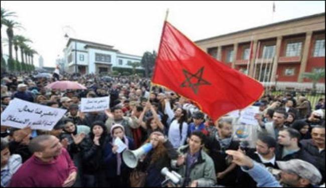 متظاهرون يطالبون بحل البرلمان المغربي