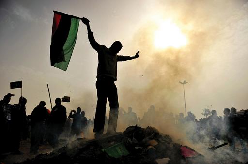 جامعه بین الملل برای تسلیح انقلابیون لیبی اقدام کند