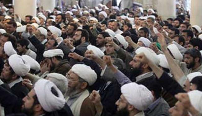 تجمع احتجاجي امام السفارة السعودية بطهران