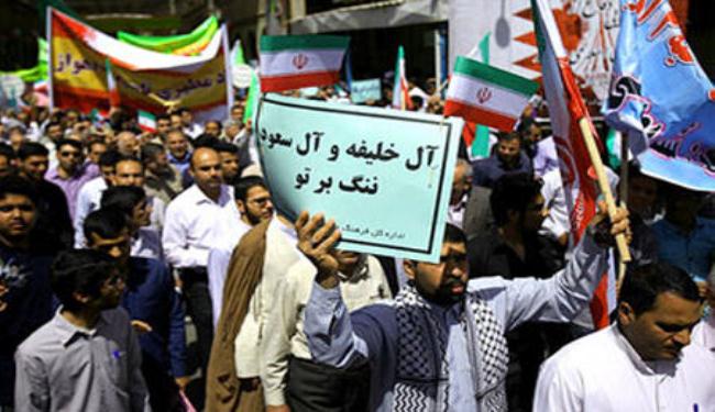ايران تمنع طلابا غاضبين من التوجه للبحرين