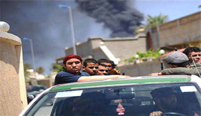 غارات على طرابلس والقذافي يغري الحلف بالنفط