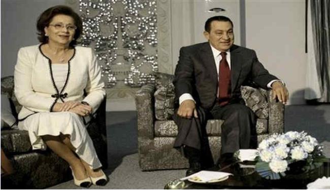 حسني مبارك كان يخاف معارضة زوجته سوزان