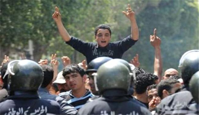 الاحتجاجات تعود الى شوارع تونس من جديد 