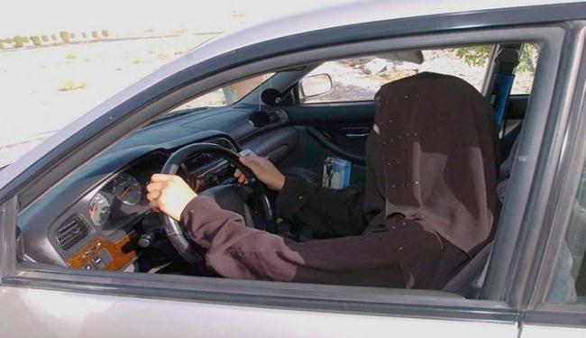 دعوة نسائية بالسعودية لقيادة السيارة في17 يونيو