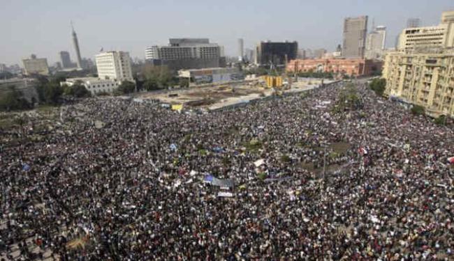 مصر وتونس تأملان في مساعدات دولية بالمليارات
