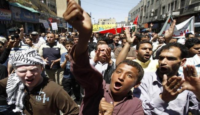 تظاهرة بالاردن تطالب باسقاط الحكومة